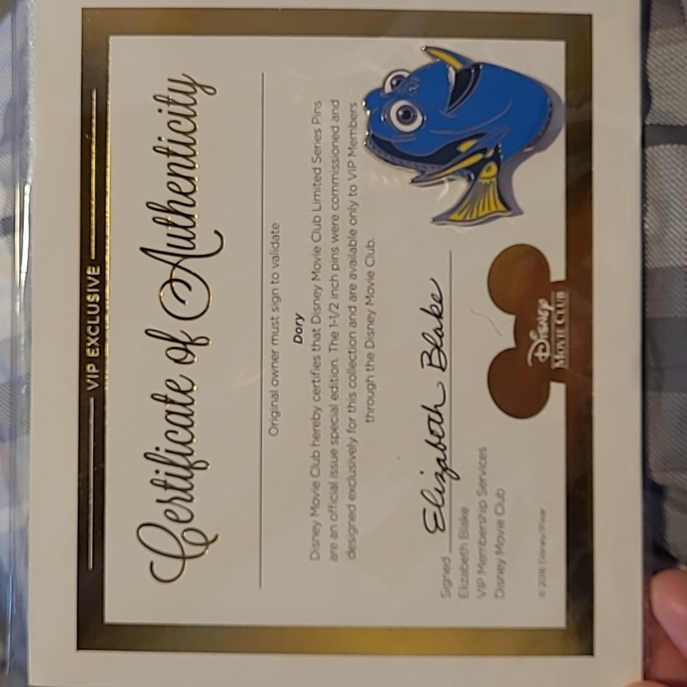 BNIP Disney Movie Club Pin - Dory